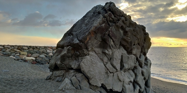 桂浜の夫婦岩（夫婦岩B）