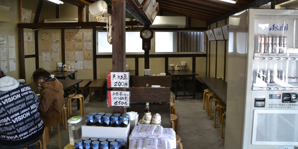 土佐タタキ道場のカツオの焼き場(テーブル)